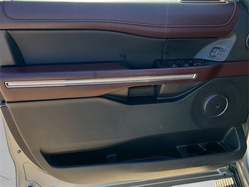 Used 2023 Ford Expedition Limited image 21