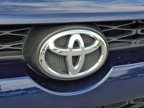 Used 2018 Toyota 4Runner SR5 AWD/4WD image 38