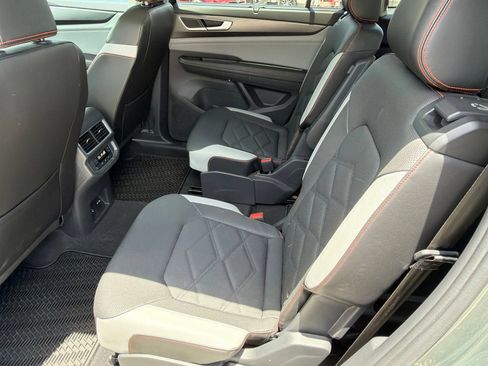 Used 2024 Volkswagen Atlas Peak Edition SE AWD/4WD image 5