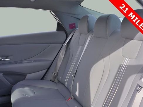 Used 2025 Hyundai Elantra Sport image 12