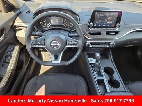 Used 2024 Nissan Altima 2.5 SV FWD image 15