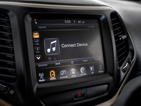Used 2016 Jeep Cherokee Latitude w/ Cold Weather Group AWD/4WD image 30