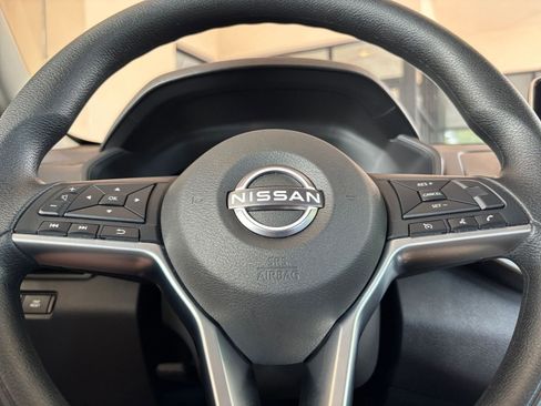 Used 2025 Nissan Altima 2.5 SV FWD image 28