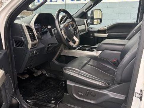 Used 2022 Ford F250 Lariat w/ Black Appearance Pkg image 10