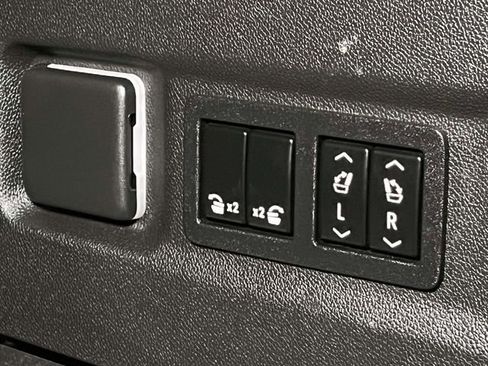 Used 2022 GMC Yukon XL Denali w/ Denali Ultimate Package AWD/4WD image 23
