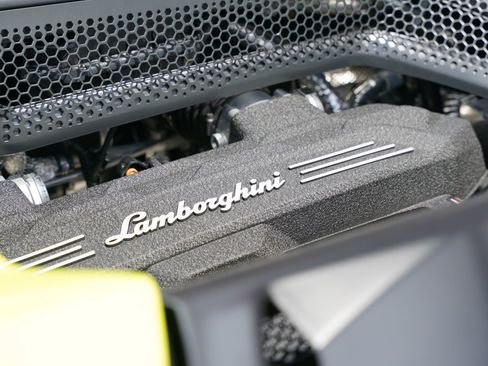 Used 2025 Lamborghini Revuelto Base image 32