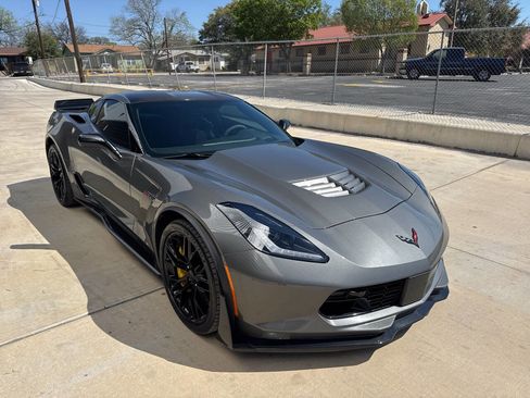 Used 2016 Chevrolet Corvette Z06 w/ 3LZ Preferred Equipment Group image 12