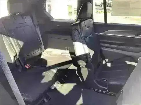 New 2025 Jeep Grand Cherokee L Limited w/ Black Appearance Package image 9