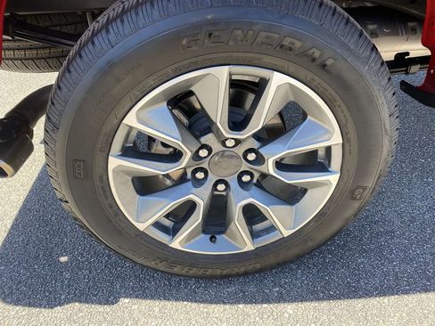 Used 2025 Chevrolet Silverado 1500 LT AWD/4WD image 33