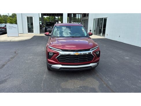 Used 2025 Chevrolet TrailBlazer LT AWD/4WD image 8