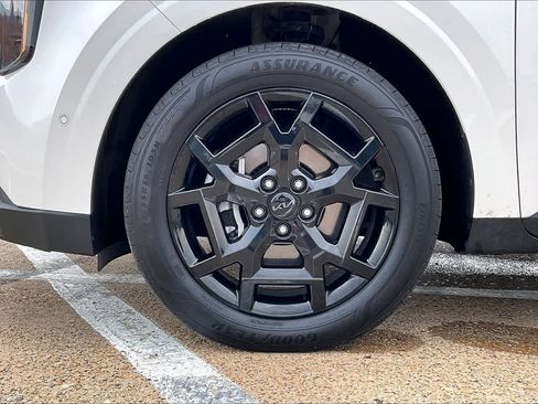 Certified 2025 Kia Carnival SX FWD image 8