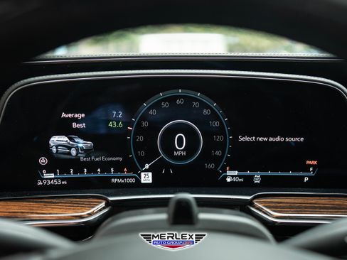 Used 2022 Cadillac Escalade ESV Premium Luxury image 31