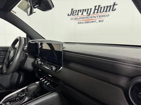 Used 2025 Chevrolet Colorado Trail Boss AWD/4WD image 33