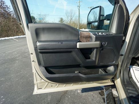 Used 2017 Ford F250 Lariat w/ Lariat Ultimate Package image 17