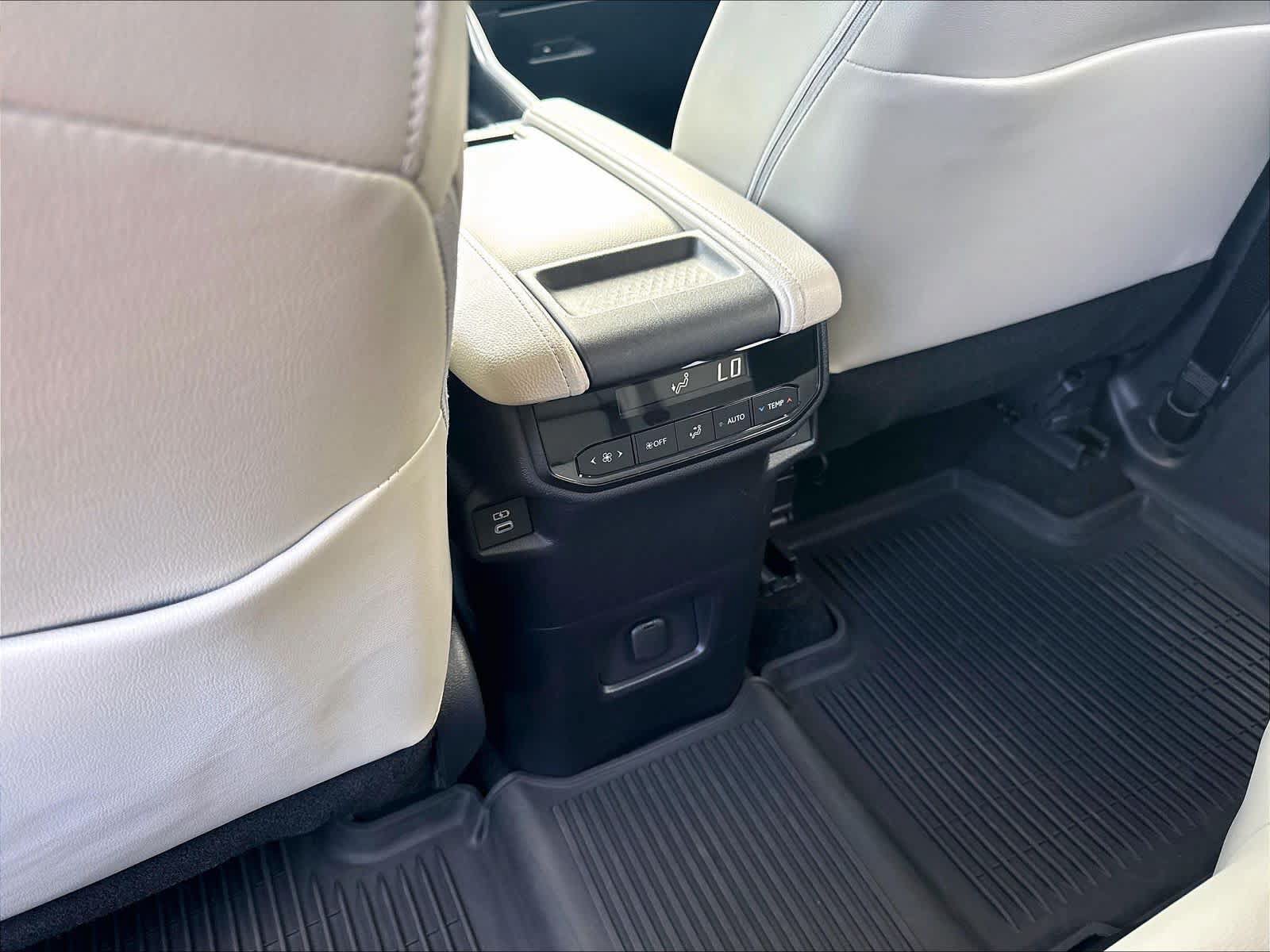 Used 2026 Toyota Grand Highlander AWD Hybrid image 13