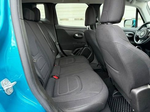 Used 2019 Jeep Renegade Latitude w/ Cold Weather Group image 12