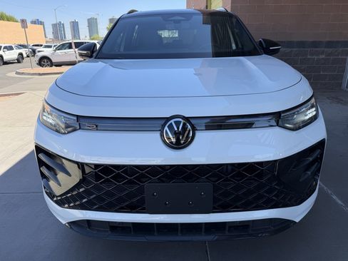 Used 2025 Volkswagen Tiguan SE R-Line AWD/4WD image 10