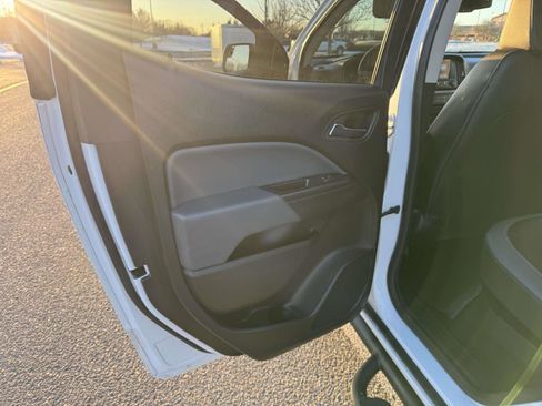 Used 2017 Chevrolet Colorado Z71 image 25