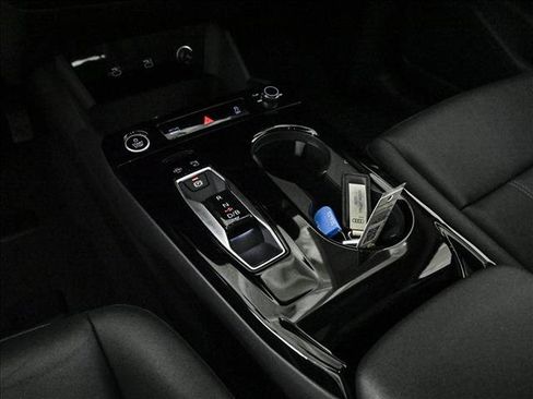 Certified 2025 Audi Q6 e-tron Premium image 12