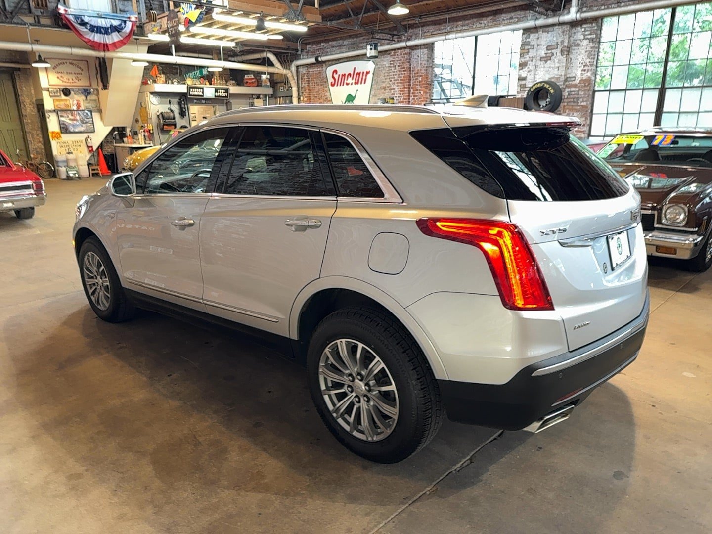 Used 2017 Cadillac XT5 Luxury w/ Driver Awareness Package AWD/4WD image 5