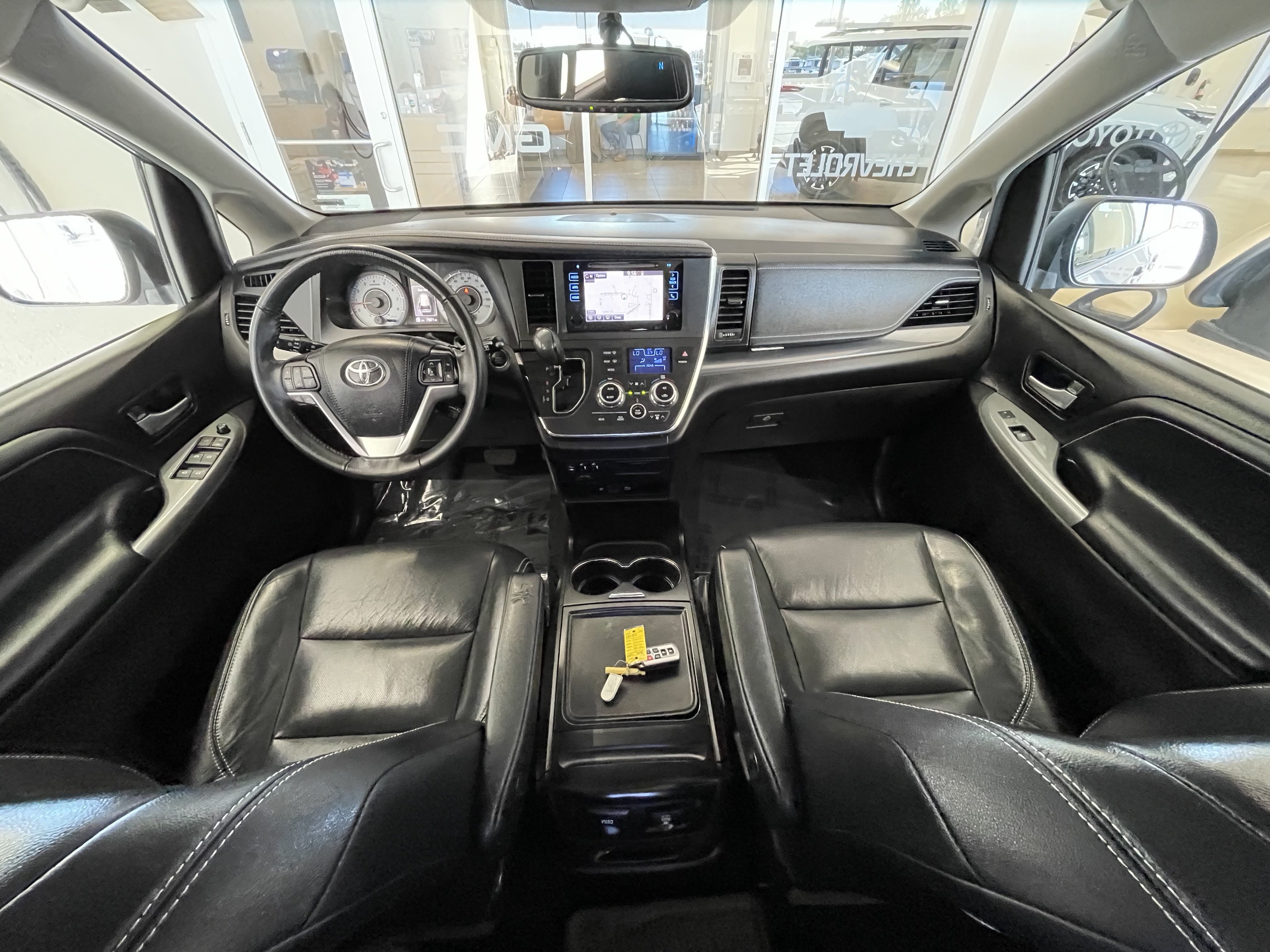Used 2017 Toyota Sienna SE Premium FWD image 12