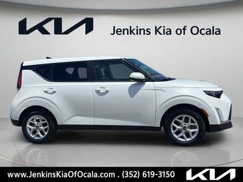 Certified 2025 Kia Soul LX w/ LX Technology Package FWD image 2