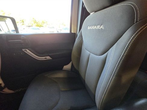 Used 2017 Jeep Wrangler Unlimited Sahara w/ Connectivity Group image 18