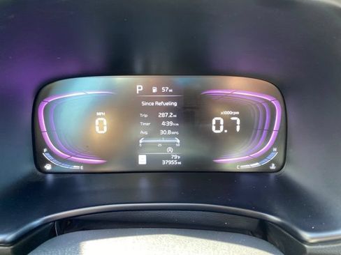 Used 2025 Kia Soul LX w/ LX Technology Package FWD image 6