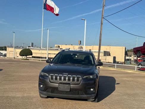 Used 2019 Jeep Cherokee Latitude Plus w/ Comfort/Convenience Group FWD image 6