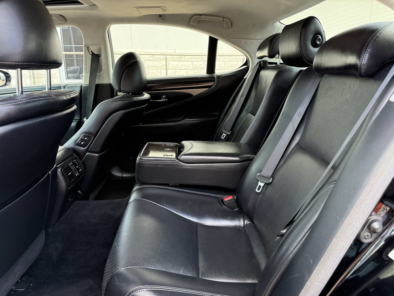 Used 2015 Lexus LS 460 AWD w/ Comfort Package image 29