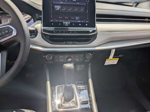 New 2025 Jeep Compass Limited w/ Sun & Sound Group image 29