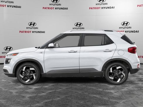 New 2026 Hyundai Venue SEL FWD image 3