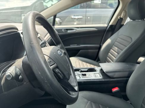 Used 2019 Ford Fusion SE FWD image 33
