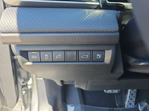 Used 2025 Toyota Camry SE FWD image 28