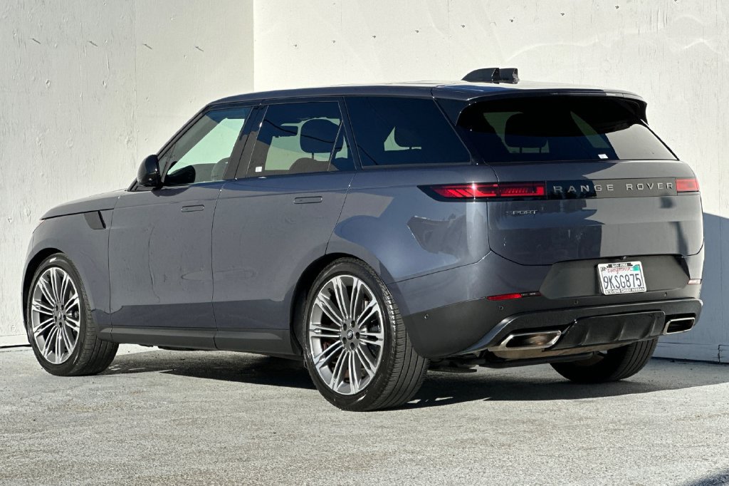 Used 2024 Land Rover Range Rover Sport SE AWD/4WD image 5