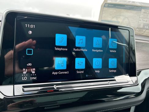 New 2025 Volkswagen Atlas SEL Premium R-Line image 28