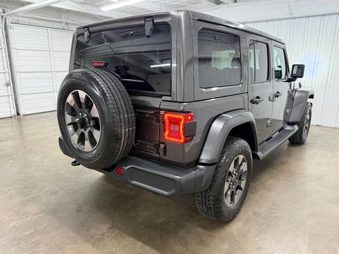 Used 2018 Jeep Wrangler Unlimited Sahara w/ Dual Top Group image 19