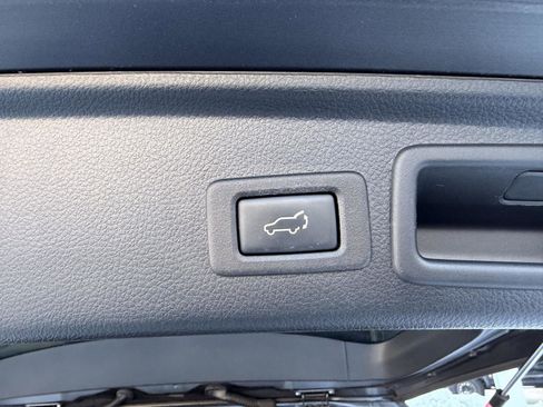 Used 2017 Subaru Forester 2.5i Limited image 32