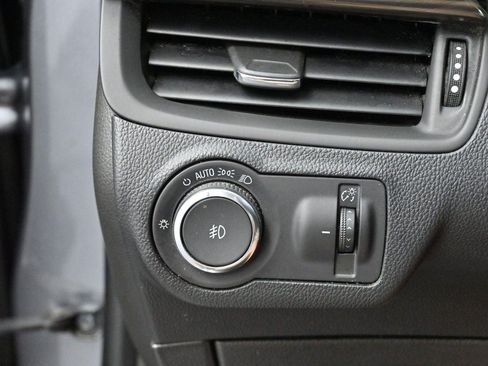 Used 2019 Buick Envision Essence FWD image 24