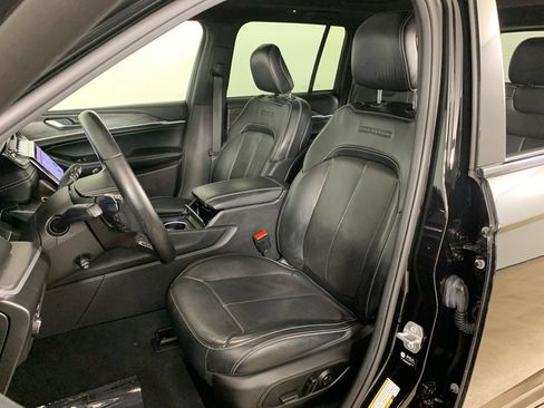Used 2022 Jeep Grand Cherokee Overland AWD/4WD image 30