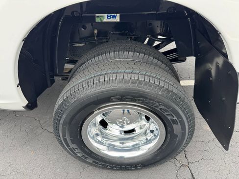 Used 2017 RAM 3500 Tradesman w/ Chrome Appearance Group image 11