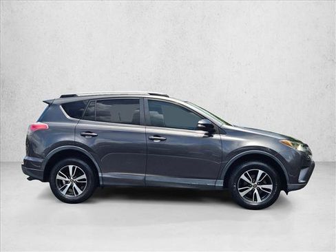 Used 2017 Toyota RAV4 XLE FWD image 4