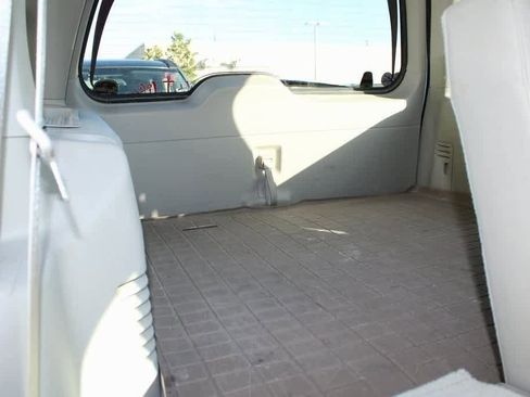 Used 2010 Ford Expedition XLT image 10