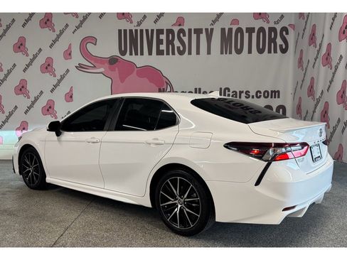 Used 2021 Toyota Camry SE image 12
