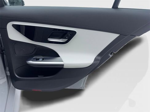 Used 2025 Mercedes-Benz C 300 Sedan image 40