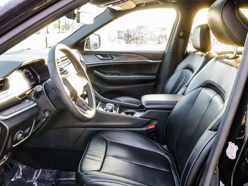 Certified 2024 Jeep Grand Cherokee L Limited w/ Luxury Tech Group II image 22