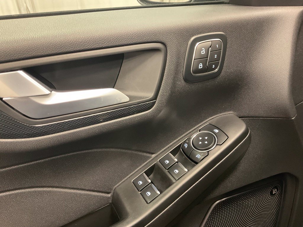Used 2025 Ford Escape ST-Line Elite w/ Premium Technology Package AWD/4WD image 11