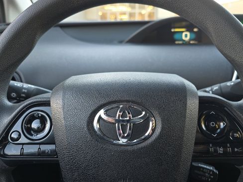 Used 2022 Toyota Prius L Eco image 20