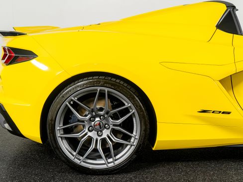 Used 2025 Chevrolet Corvette Z06 image 7