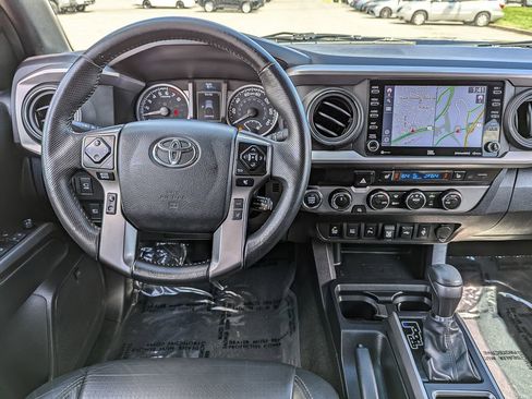 Used 2022 Toyota Tacoma Limited image 23